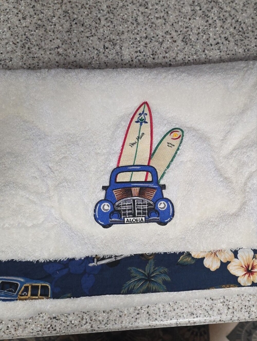 ALOHAS White Kids Towel with Blue Surf Car and Colorful Surfboards